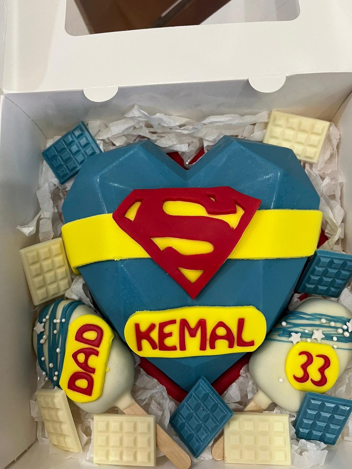 Superman Temalı Pinyata Çikolata